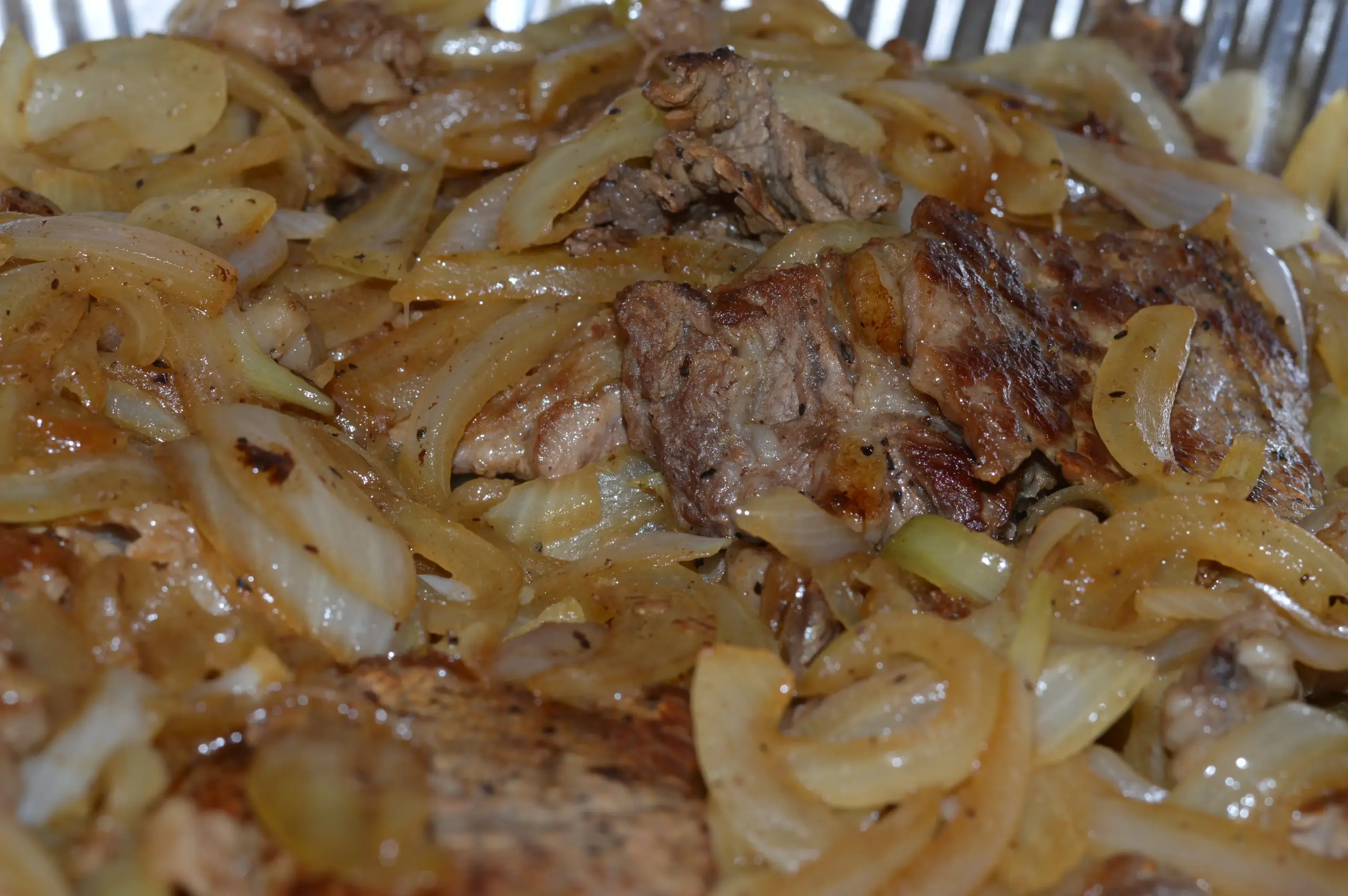 Bistec Ribeye With Onions